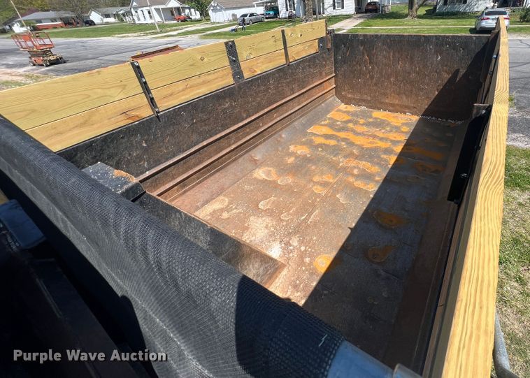 image for item KG9774 2014 Western Star 4700SF  dump truck