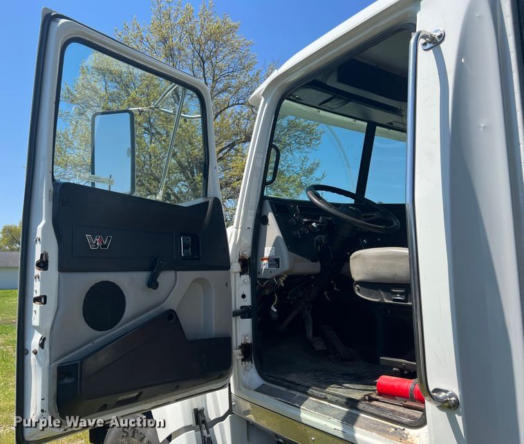 image for item KG9774 2014 Western Star 4700SF  dump truck