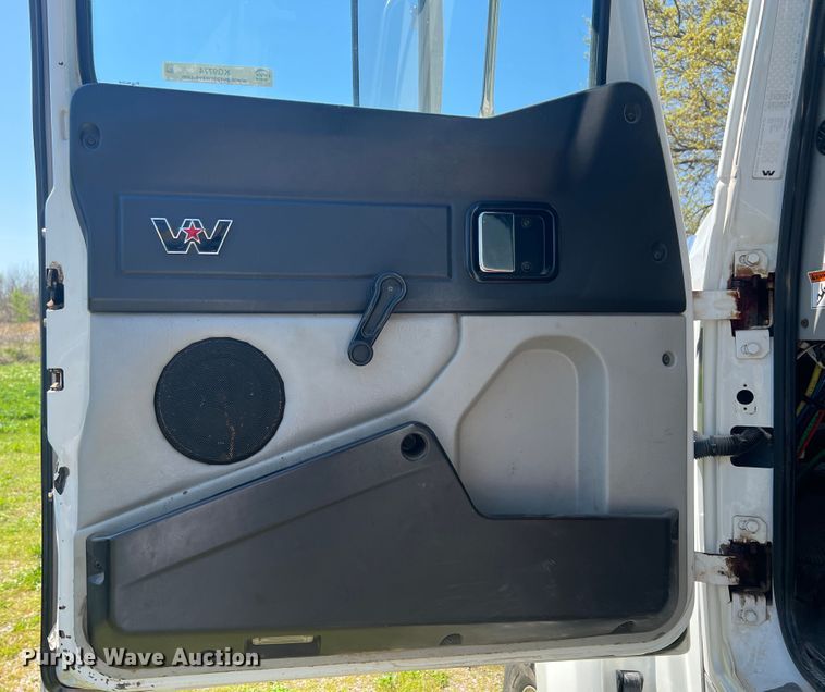 image for item KG9774 2014 Western Star 4700SF  dump truck