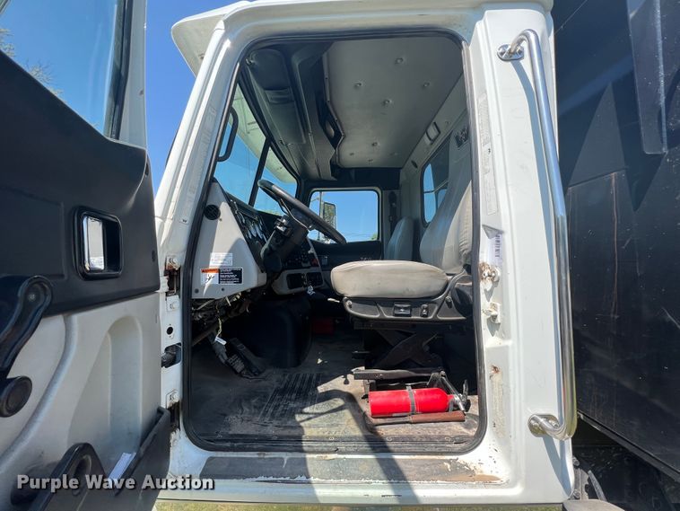 image for item KG9774 2014 Western Star 4700SF  dump truck