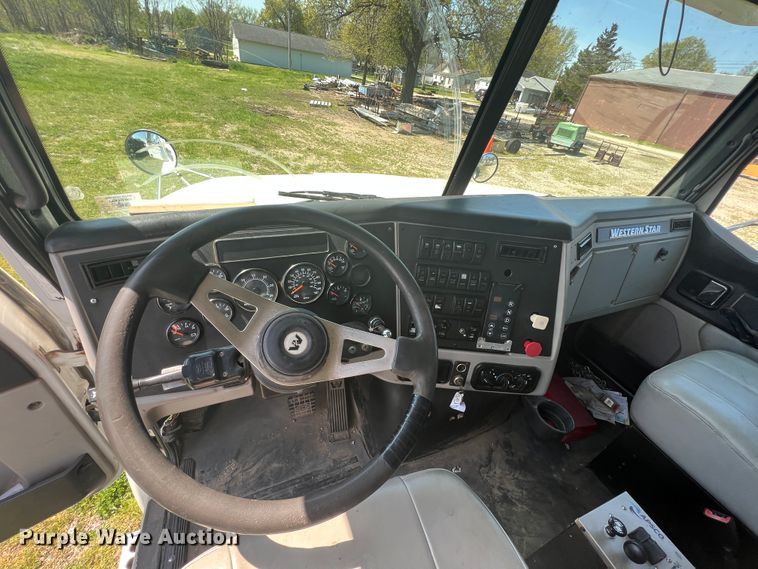 image for item KG9774 2014 Western Star 4700SF  dump truck