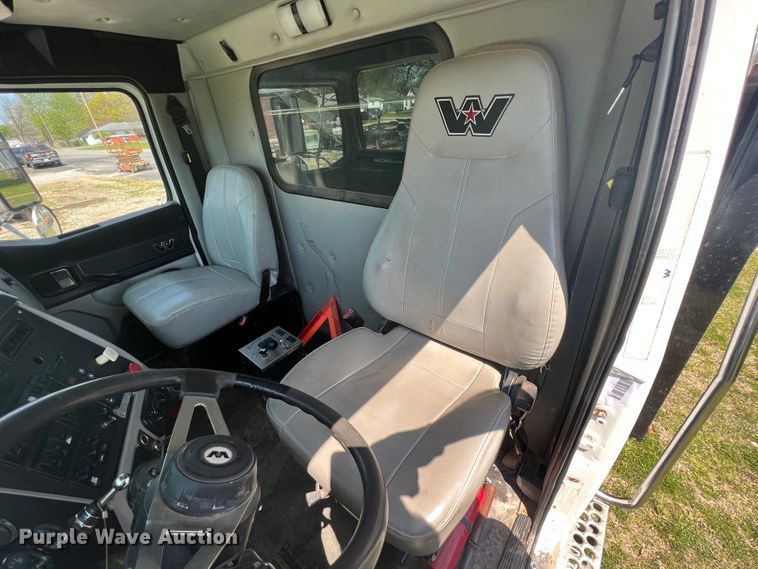 image for item KG9774 2014 Western Star 4700SF  dump truck