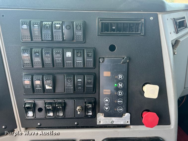 image for item KG9774 2014 Western Star 4700SF  dump truck