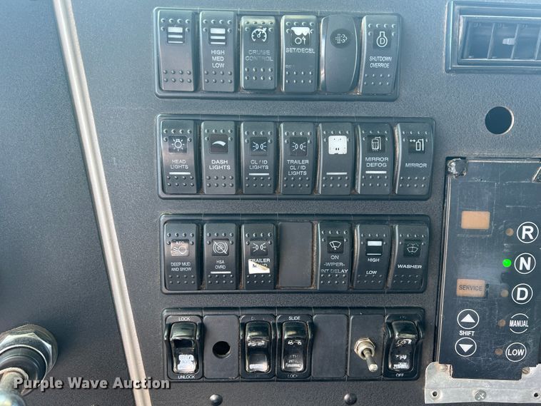 image for item KG9774 2014 Western Star 4700SF  dump truck