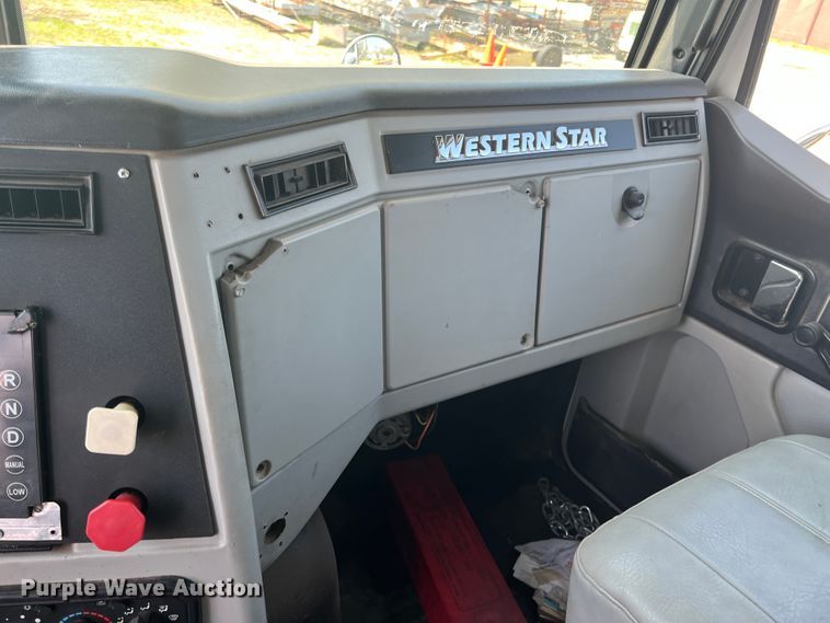 image for item KG9774 2014 Western Star 4700SF  dump truck