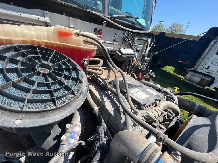 image for item KG9774 2014 Western Star 4700SF  dump truck