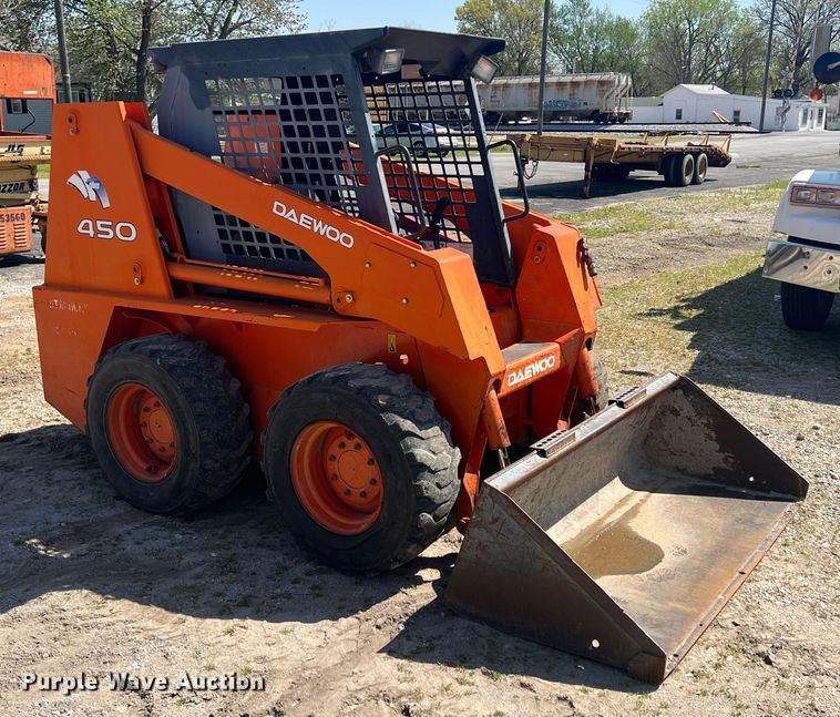 image for item KG9776 2004 Daewoo 450 Plus  skid steer loader