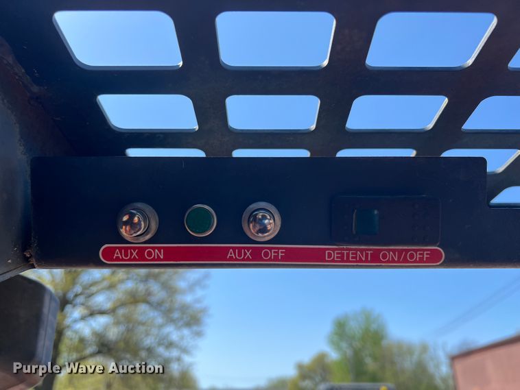 image for item KG9776 2004 Daewoo 450 Plus  skid steer loader