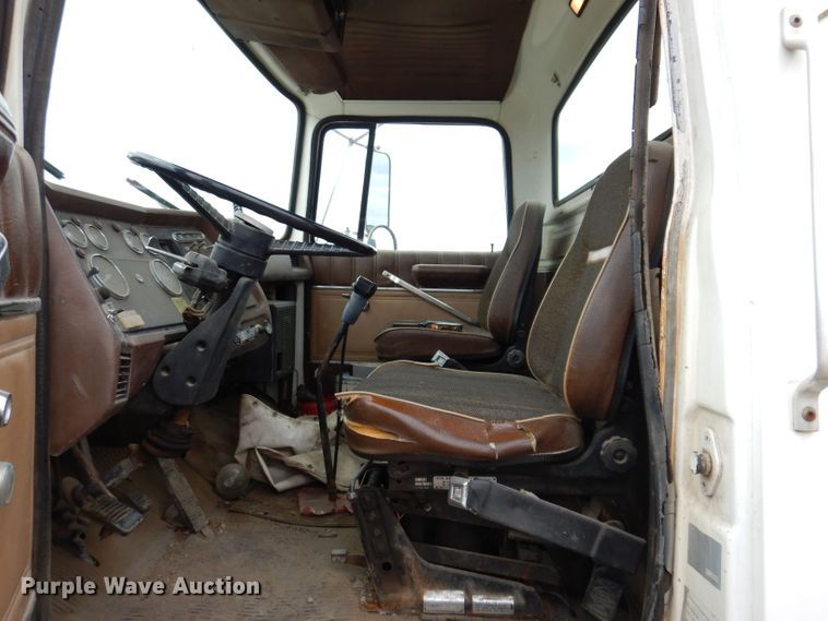 image for item KN9969 1985 Ford LNT8000  crane truck