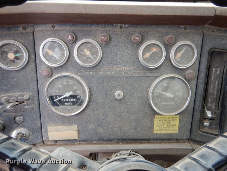 image for item KN9969 1985 Ford LNT8000  crane truck