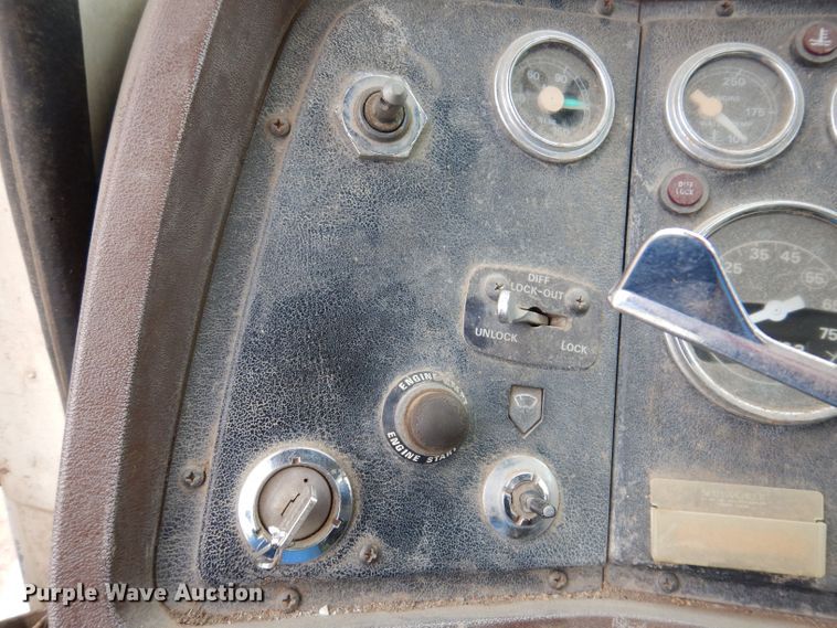 image for item KN9969 1985 Ford LNT8000  crane truck