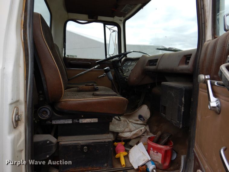 image for item KN9969 1985 Ford LNT8000  crane truck