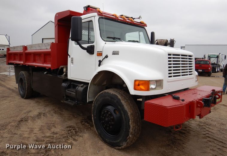 image for item KN9984 2000 International 4800  dump truck