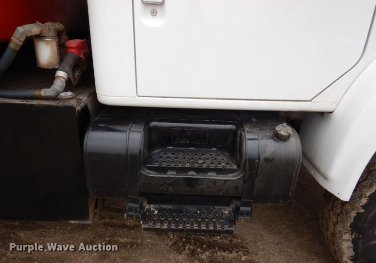 image for item KN9984 2000 International 4800  dump truck