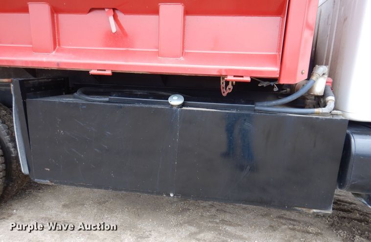 image for item KN9984 2000 International 4800  dump truck