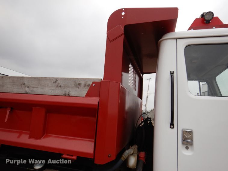 image for item KN9984 2000 International 4800  dump truck