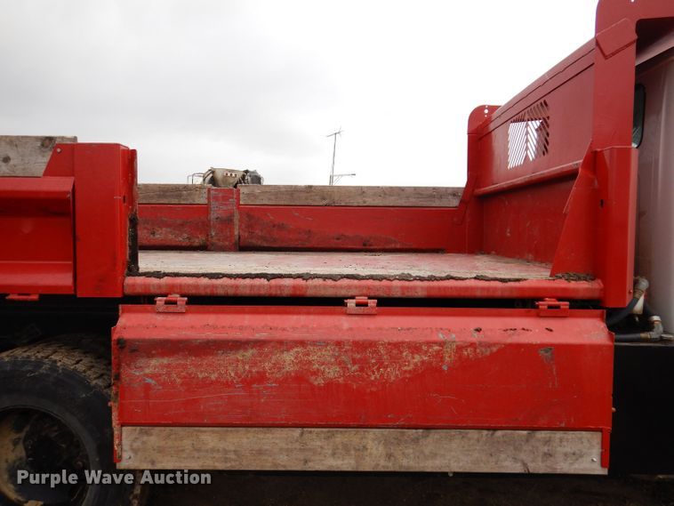 image for item KN9984 2000 International 4800  dump truck