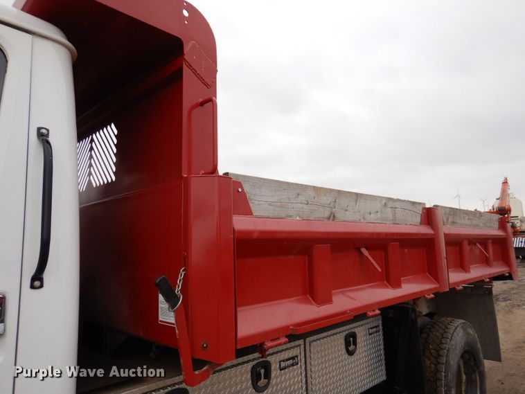image for item KN9984 2000 International 4800  dump truck