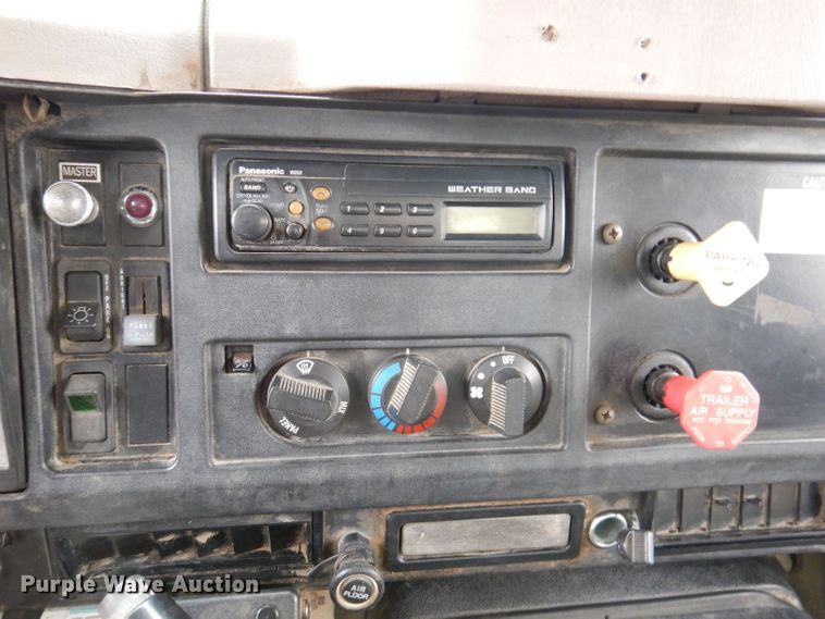 image for item KN9984 2000 International 4800  dump truck