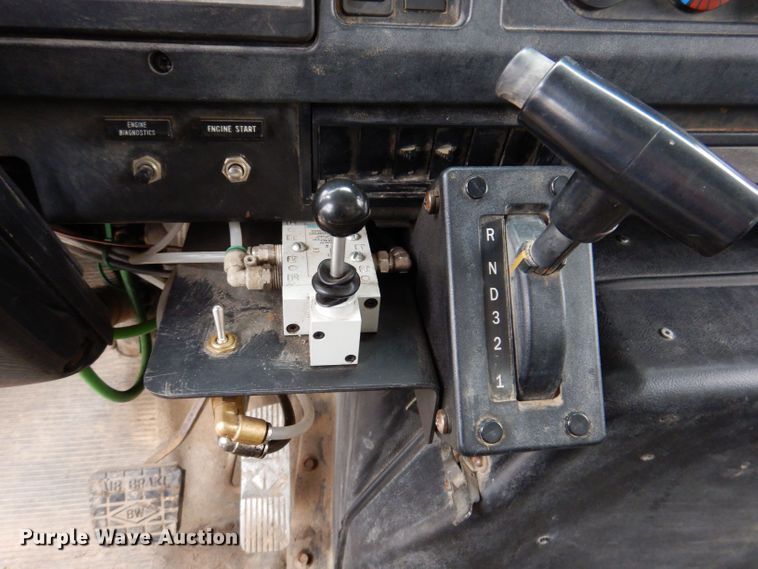 image for item KN9984 2000 International 4800  dump truck