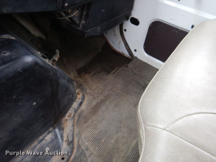 image for item KN9984 2000 International 4800  dump truck