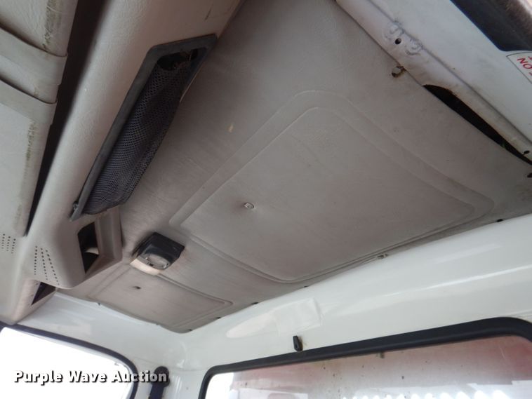 image for item KN9984 2000 International 4800  dump truck