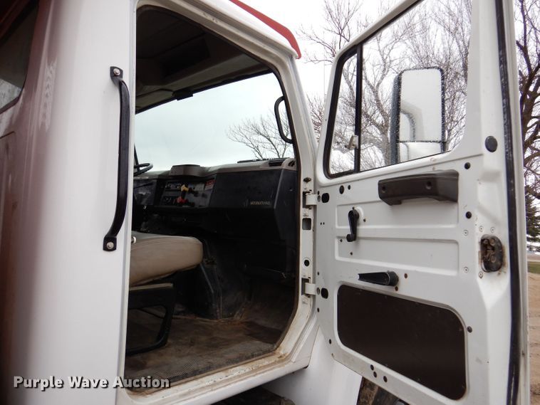 image for item KN9984 2000 International 4800  dump truck