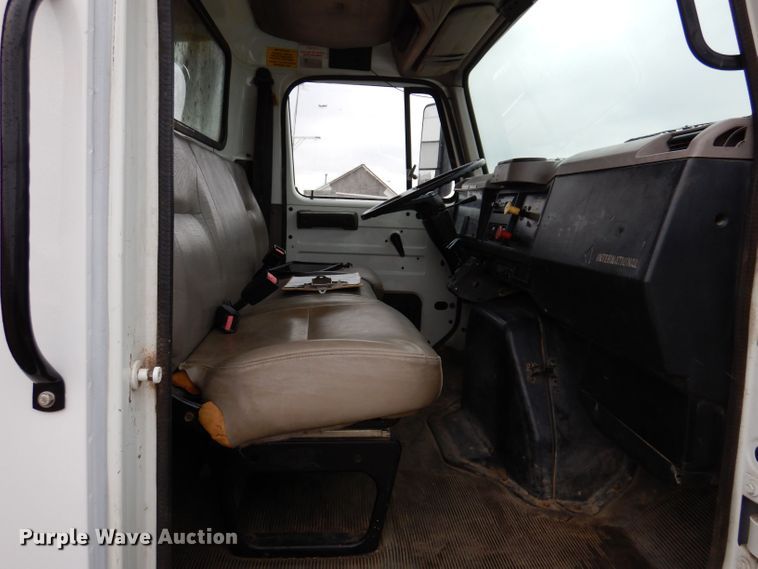 image for item KN9984 2000 International 4800  dump truck