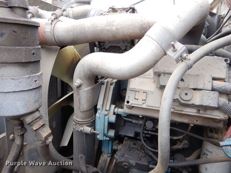 image for item KN9984 2000 International 4800  dump truck