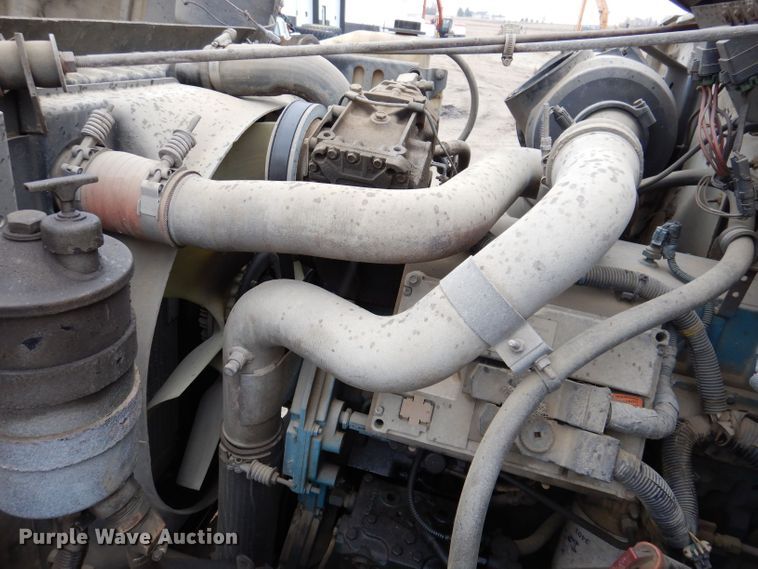 image for item KN9984 2000 International 4800  dump truck