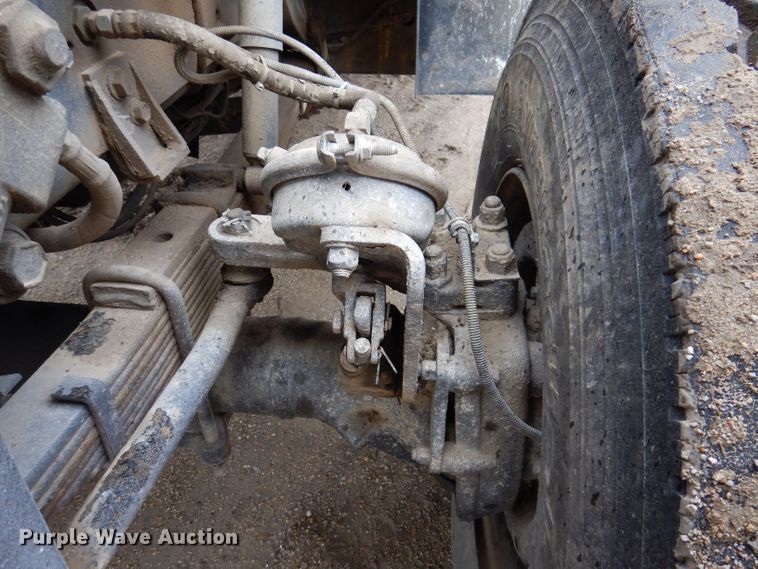 image for item KN9984 2000 International 4800  dump truck