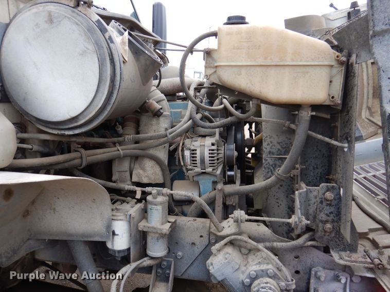 image for item KN9984 2000 International 4800  dump truck