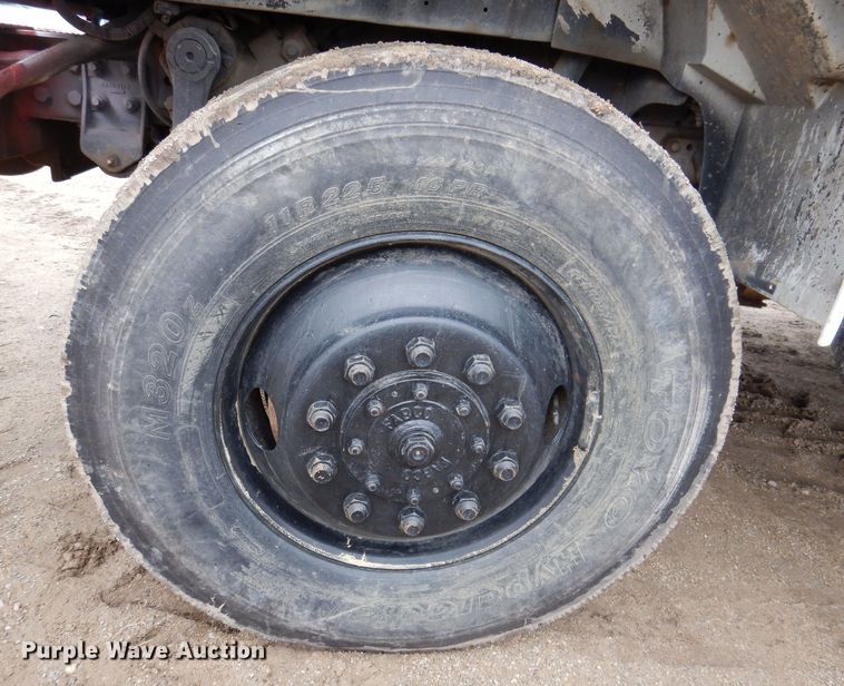 image for item KN9984 2000 International 4800  dump truck