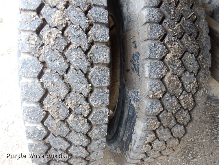 image for item KN9984 2000 International 4800  dump truck