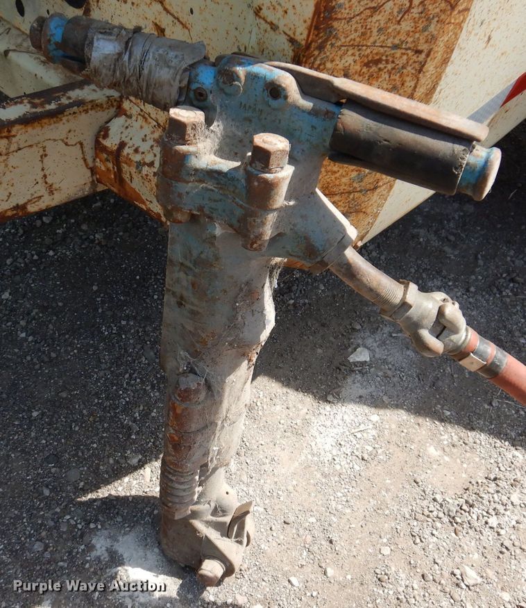 image for item KO9001 1984 Ingersoll Rand 185  air compressor