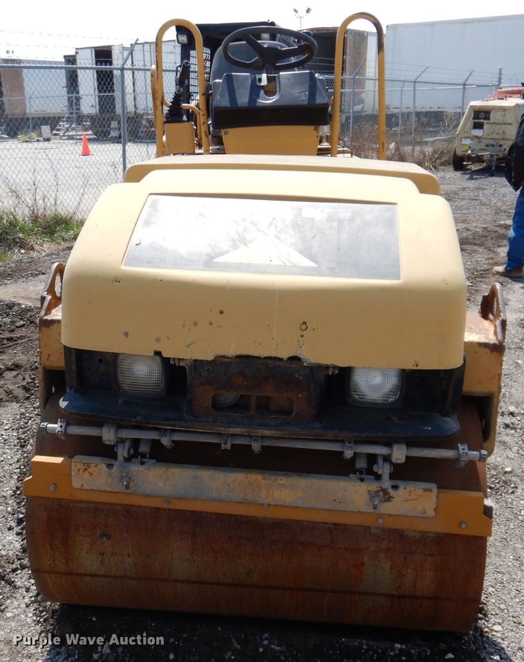 image for item KO9002 2000 Caterpillar CB224D  double drum vibratory roller