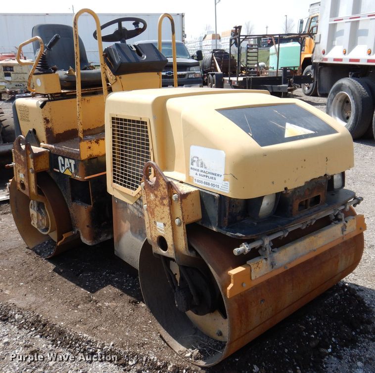 image for item KO9002 2000 Caterpillar CB224D  double drum vibratory roller