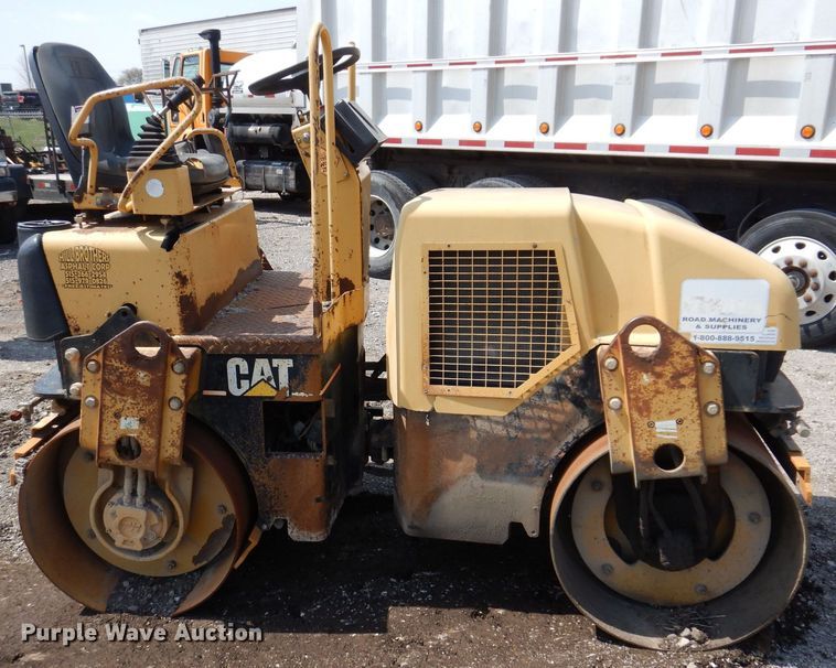 image for item KO9002 2000 Caterpillar CB224D  double drum vibratory roller