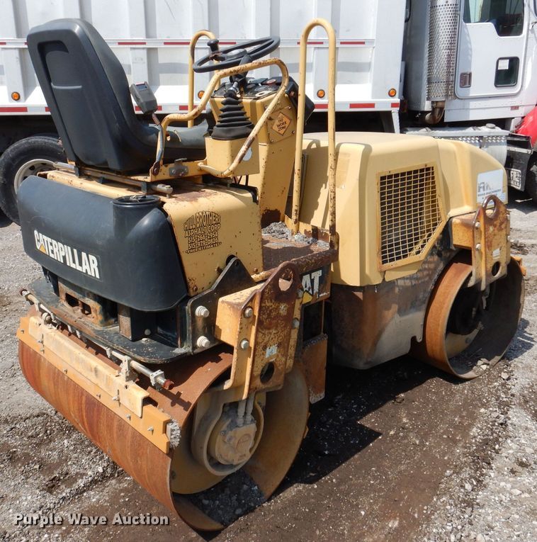 image for item KO9002 2000 Caterpillar CB224D  double drum vibratory roller