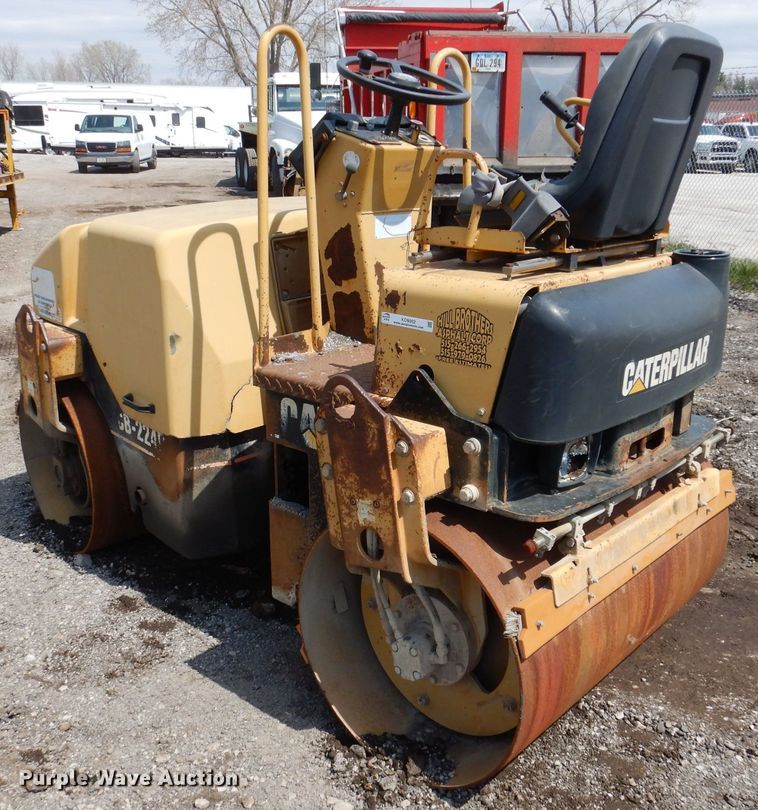 image for item KO9002 2000 Caterpillar CB224D  double drum vibratory roller