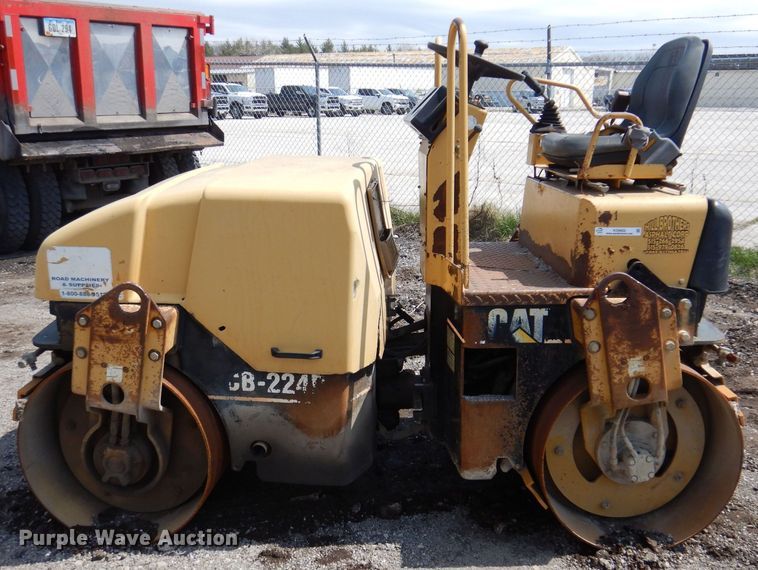 image for item KO9002 2000 Caterpillar CB224D  double drum vibratory roller