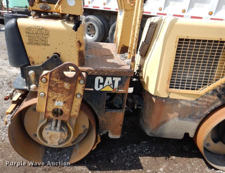 image for item KO9002 2000 Caterpillar CB224D  double drum vibratory roller