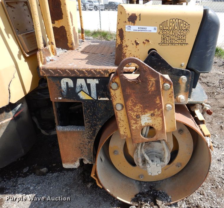 image for item KO9002 2000 Caterpillar CB224D  double drum vibratory roller