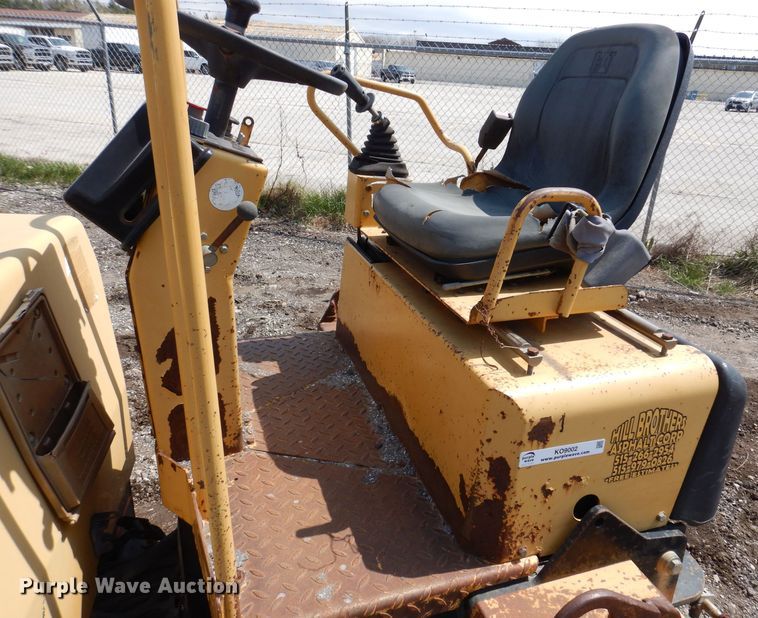 image for item KO9002 2000 Caterpillar CB224D  double drum vibratory roller