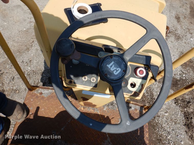 image for item KO9002 2000 Caterpillar CB224D  double drum vibratory roller