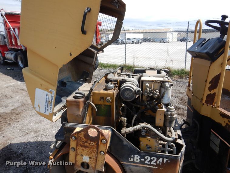 image for item KO9002 2000 Caterpillar CB224D  double drum vibratory roller
