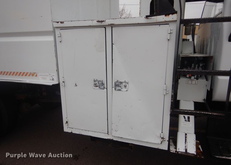 image for item KT9002 2002 GMC C7500  forestry bucket truck