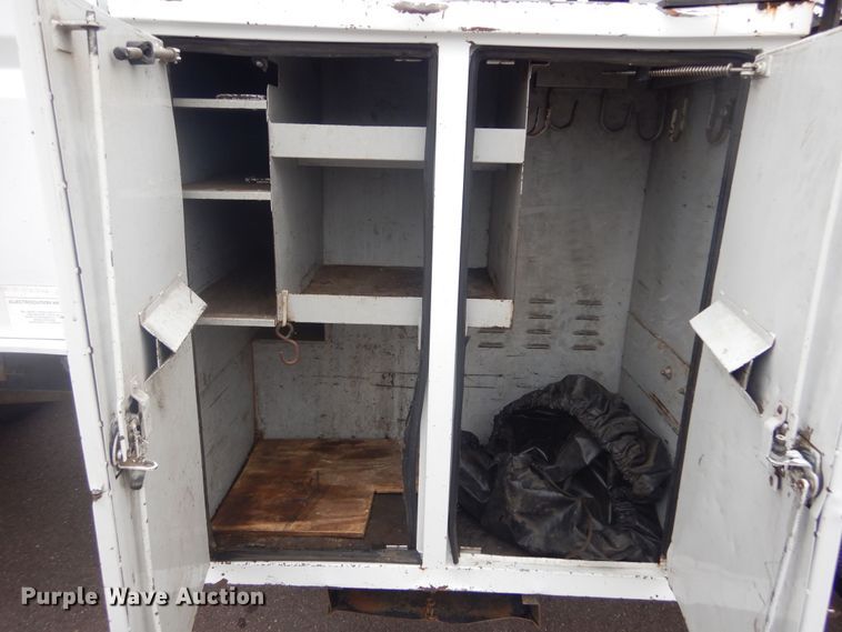 image for item KT9002 2002 GMC C7500  forestry bucket truck