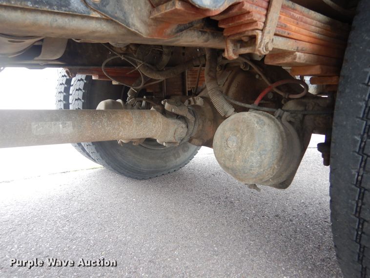 image for item KT9002 2002 GMC C7500  forestry bucket truck