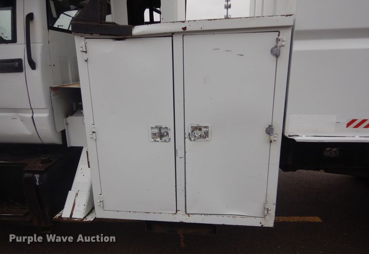 image for item KT9002 2002 GMC C7500  forestry bucket truck